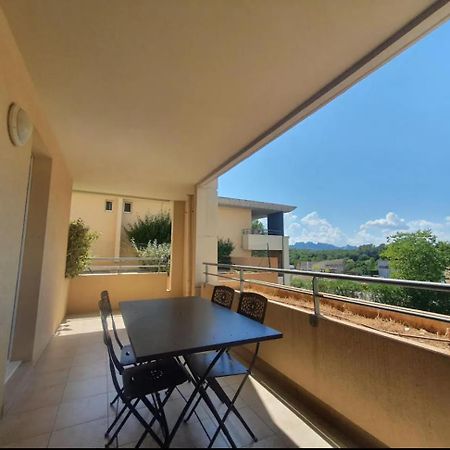 Location D'Un Superbe Appartement Avec Piscine Roquebrune-sur-Argens Eksteriør billede