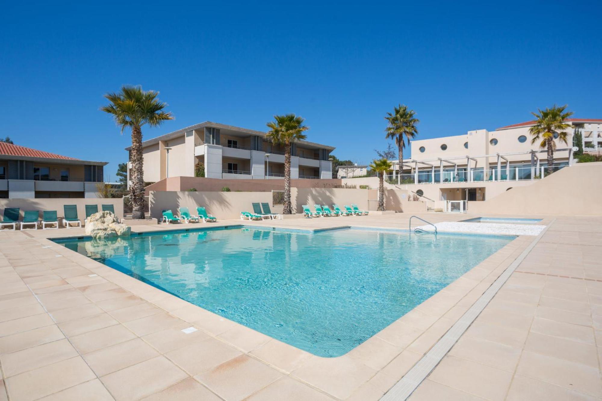 Location D'Un Superbe Appartement Avec Piscine Roquebrune-sur-Argens Eksteriør billede