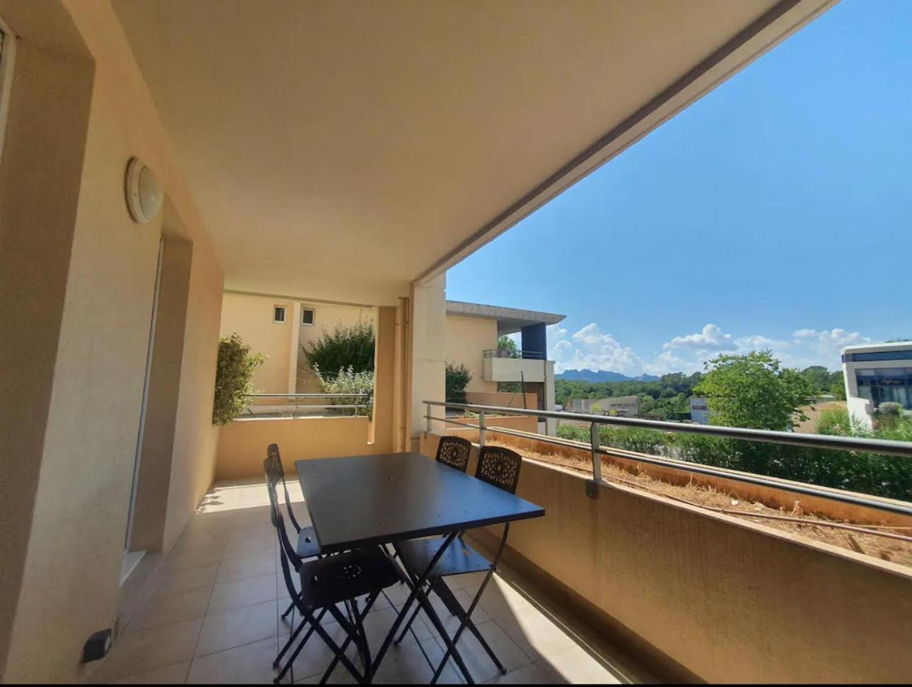 Location D'Un Superbe Appartement Avec Piscine Roquebrune-sur-Argens Eksteriør billede